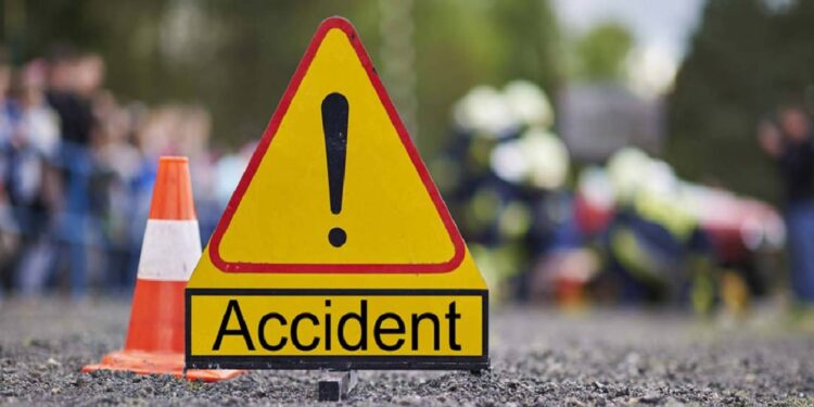 कारची दुचाकीला धडक ,१२ वर्षीय मुलगा ठार ;तोंडापुरजवळील घटना