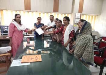 कर्मचाऱ्यांच्या कामचुकारपणामुळे अंगणवाडी मदतनीसांचे वारस विमा लाभापासून वंचित