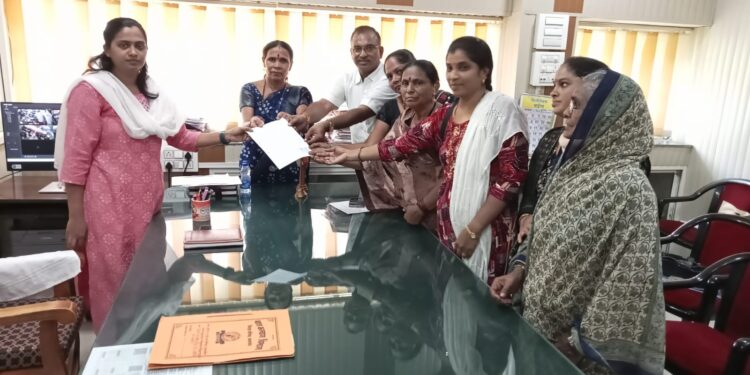 कर्मचाऱ्यांच्या कामचुकारपणामुळे अंगणवाडी मदतनीसांचे वारस विमा लाभापासून वंचित