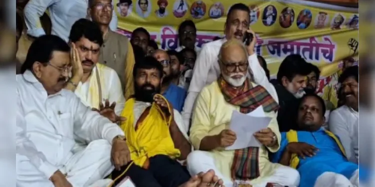 लक्ष्मण हाके यांचे आश्वासननंतर उपोषण स्थगित