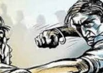 तरुणांची गुंडगिरी, तरुणाला विनाकारण फायटरने मारून केले जखमी