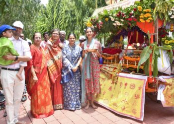 जैन इरिगेशनतर्फे जैन हिल्स येथे श्रीराम मंदीर संस्थान,संत मुक्ताबाईंच्या पंढरपूर पालखीचे भव्य स्वागत