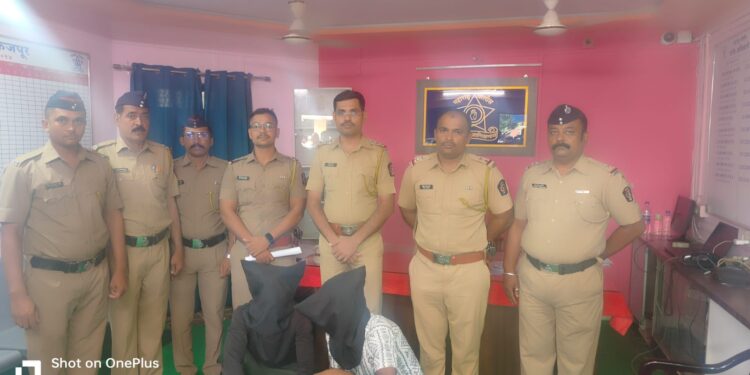 रस्तालूटप्रकरणी दुचाकीस्वाराला लुटणाऱ्या तिघांना अटक