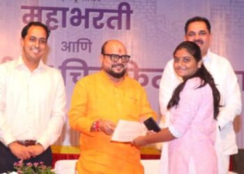 शासकीय नोकरीत गोरगरिबांची सेवा करून विश्वास संपादित करा : पालकमंत्री