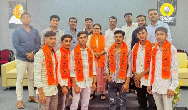 पाचोरा येथील तरूण शिवसेना-उध्दव बाळासाहेब ठाकरे पक्षात दाखल…