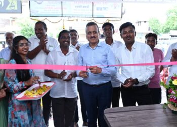 विठूमाऊली ठिबक सिंचन शाखेचे मंत्री गिरीश महाजन यांच्या हस्ते उदघाटन