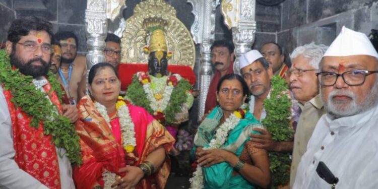 बा विठ्ठला… बळीराजाला सुखी ठेव सामान्यांच्या जीवनात समृद्धी येऊ दे