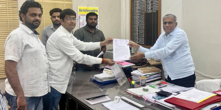 वाघूर विभागाचे कार्यकारी अभियंता गोकुळ महाजन यांच्यावर कारवाई करावी