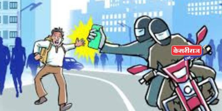 दुचाकीवरून आलेल्या भामट्यांनी तरुणाचा मोबाईल हिसकावून लांबविला
