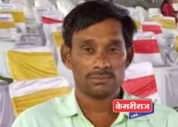 शौचालयात गळफास घेऊन शेतकऱ्याची आत्महत्या