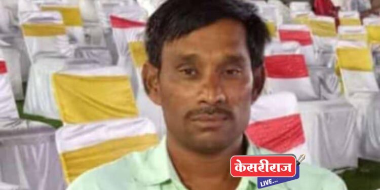 शौचालयात गळफास घेऊन शेतकऱ्याची आत्महत्या