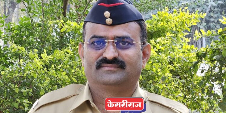 पोलिसांची तत्परता : फाशीवर लटकण्याच्या आत तरुणाला वाचविले !