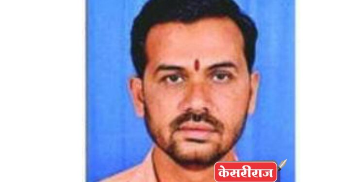 माजी सरपंचांची झाडाला गळफास घेऊन आत्महत्या