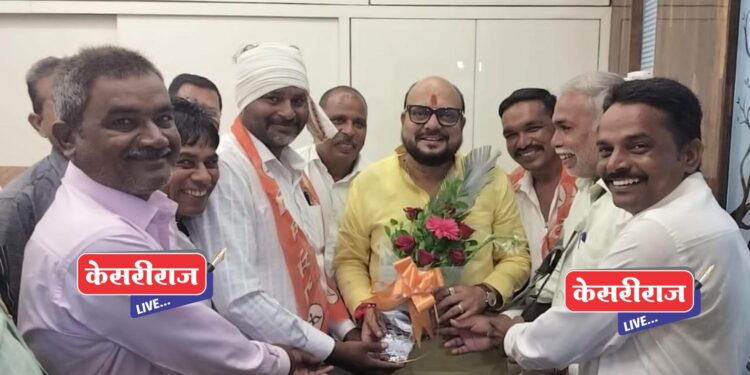 सरपंचानी गाव विकासासाठी कार्य करावे – पालकमंत्री