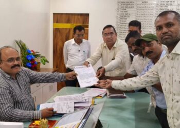 राष्ट्रीय फेरीवाला धोरणानुसार पथविक्रेता समिती गठीत करून व्यवसाय करण्यास परवानगी द्यावी