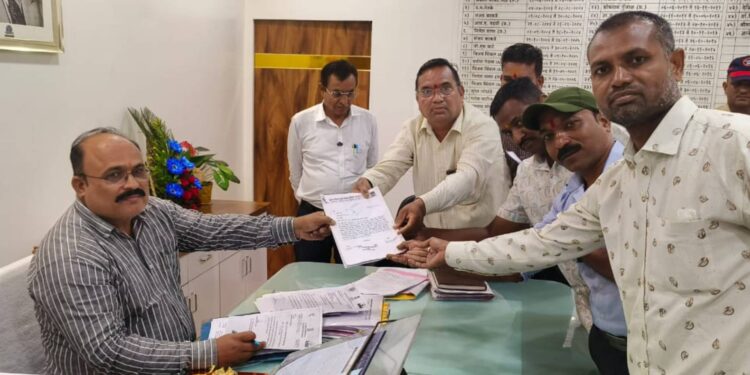 राष्ट्रीय फेरीवाला धोरणानुसार पथविक्रेता समिती गठीत करून व्यवसाय करण्यास परवानगी द्यावी