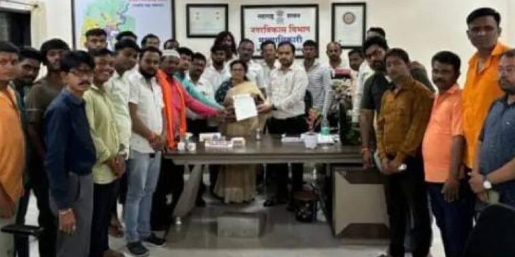 नगरपालिकेने खराब, चिखलमय रस्ते तातडीने दुरुस्त करावे