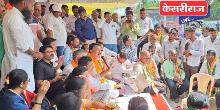 बळीराजांच्या मागण्या मान्य होईपर्यंत महाविकास आघाडीचे धरणे आंदोलन सुरूच राहील-खा. उन्मेष पाटील