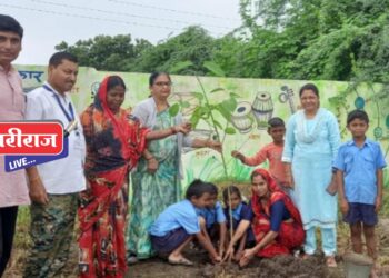 जि.प. मराठी शाळेत वृक्षारोपणसह संवर्धन कार्यक्रम उत्साहात