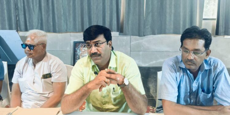 ४५ लाखांची फसवणूक केल्याप्रकरणी निवृत्त अभियंत्यासह ८ जणांवर गुन्हे दाखल करण्याचे न्यायालयाचे निर्देश