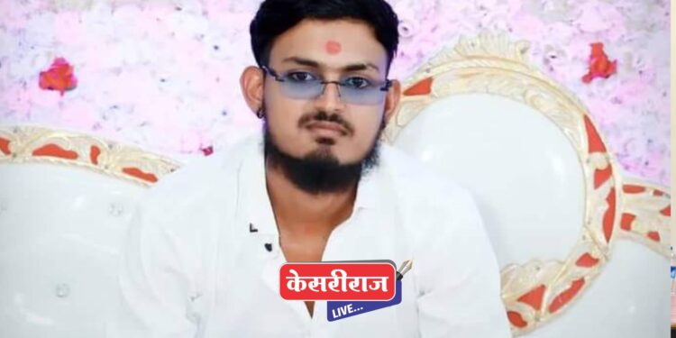 भरधाव दुचाकी दुभाजकाच्या खांब्यावर धडकली : तरुण ठार