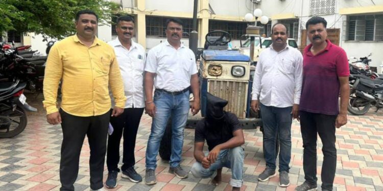 सावखेड्यातून ट्रॅक्टर चोरणाऱ्यास अटक