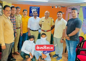 हातातून मोबाईल लांबविणारे दोन भामटे जाळ्यात !