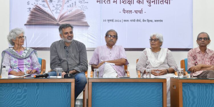 शिक्षणाद्वारे स्वस्थ व सुसंस्कृत समाज निर्मितीचे आव्हान!