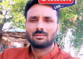 मुलाला शाळेत सोडल्यावर घरी परतताना पित्याचा अपघाती मृत्यू