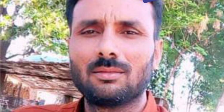 मुलाला शाळेत सोडल्यावर घरी परतताना पित्याचा अपघाती मृत्यू