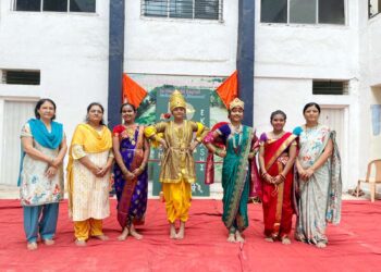 डॉ.उल्हास पाटील इंग्लिश मिडीयम स्कूल भुसावळमध्ये विठूनामाचा टाळमृदंगात गजर