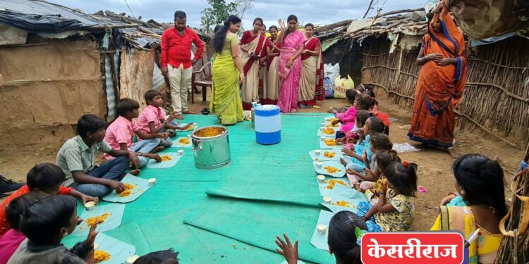 सेवा है यज्ञकुंड | समिधासम हम जले ||