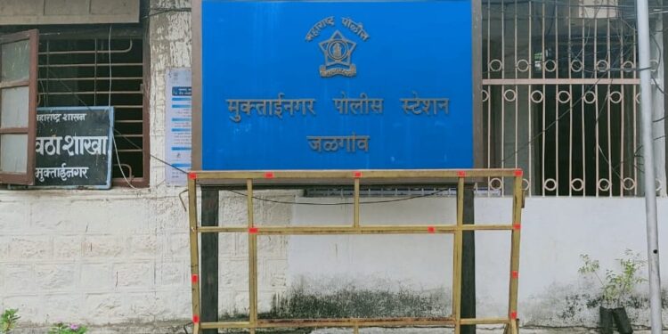 गुटख्याचे वाहन सोडून दिल्याप्रकरणी महानिरीक्षकांनी पीएसआयसह चौघांना केले निलंबित