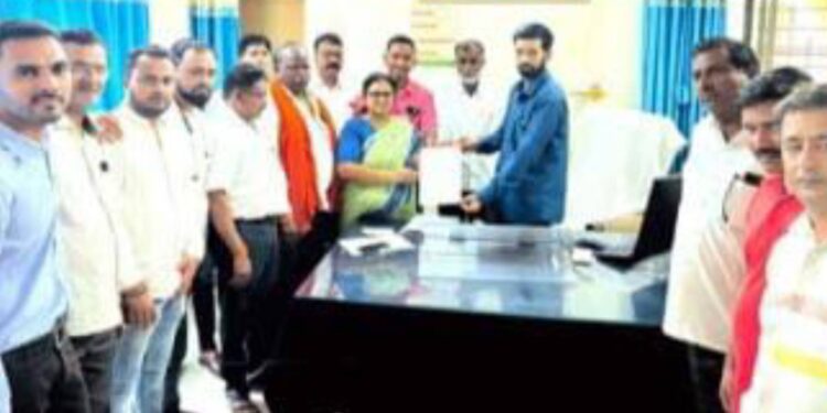 ट्रान्सफार्मर बसवा अन्यथा तीव्र आंदोलन : शिवसेना उबाठाचा इशारा