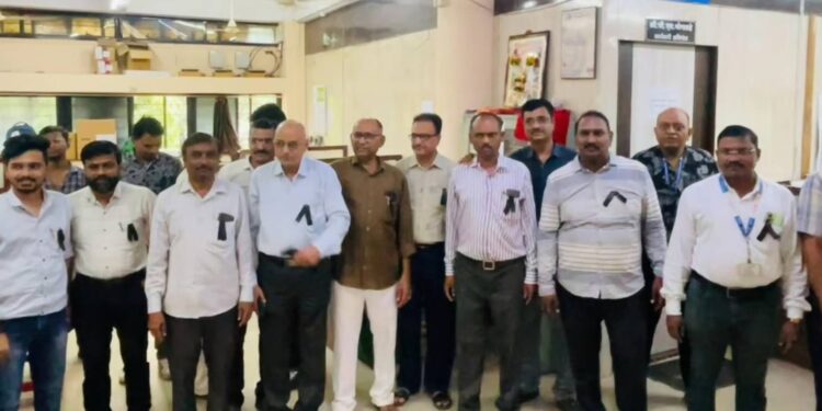 जुन्या पेन्शनच्या मागणीसाठी काळ्या फिती लावून कामकाज, ९ ऑगस्टला धरणे आंदोलन