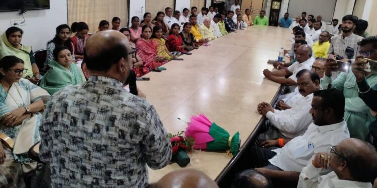 आगामी निवडणुकांसाठी तुम्ही मला साथ द्या, मंत्री गुलाबराव पाटील यांची कार्यकर्त्यांना साद