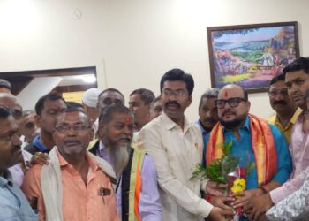 धरणगावातील तिळवण तेली समाज बांधवांनी घेतली पालकमंत्र्यांची सदिच्छा भेट