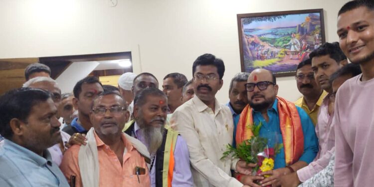 धरणगावातील तिळवण तेली समाज बांधवांनी घेतली पालकमंत्र्यांची सदिच्छा भेट