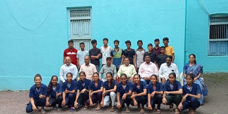 शिरसोलीच्या हिराबाई पाटील माध्यमिक विद्यालयाच्या विद्यार्थ्यांचे कबड्डी स्पर्धेत यश
