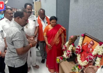 वैशालीताई सूर्यवंशी यांनी १५० पत्रकारांचा विमा काढून सुरक्षेची घेतली हमी