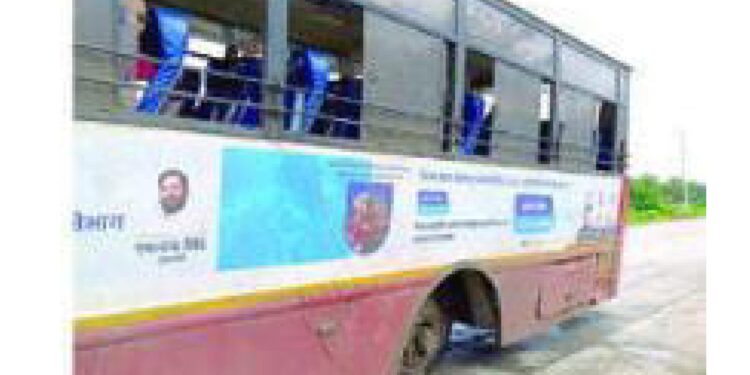 थरार : भरधाव बसचे एक चाक निखळले, तर दुसऱ्या चाकाचे फुटले टायर..!