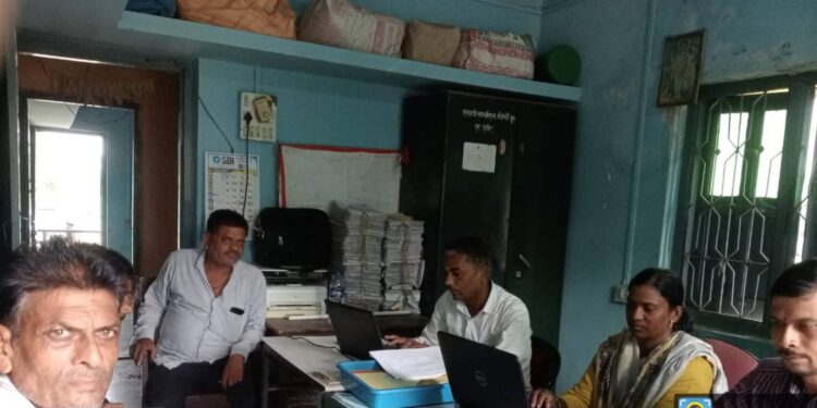 खिर्डी बुद्रुक येथे महसुल विभागामार्फत फेरफार अदालत शिबिर उत्साहात