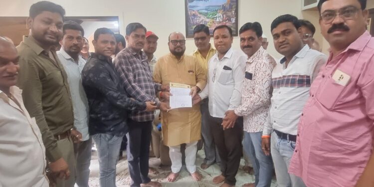 धरणगावातील समस्त कुणबी पाटील समाज पंच मंडळाने घेतली पालकमंत्र्यांची सदिच्छा भेट !