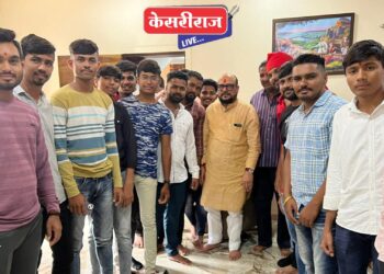 भोले सरकार मित्र परिवाराने दिले पालकमंत्र्यांना धरणगावातील कावड यात्रेचे निमंत्रण