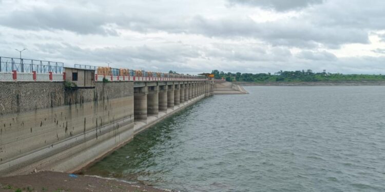 गिरणा धरणात ४२ टक्के पाणीसाठा उपलब्ध