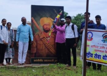 आदिवासींमुळे पर्यावरणाचे संतुलन राखण्यात मदत : प्रा. आर. एम.केंद्रे