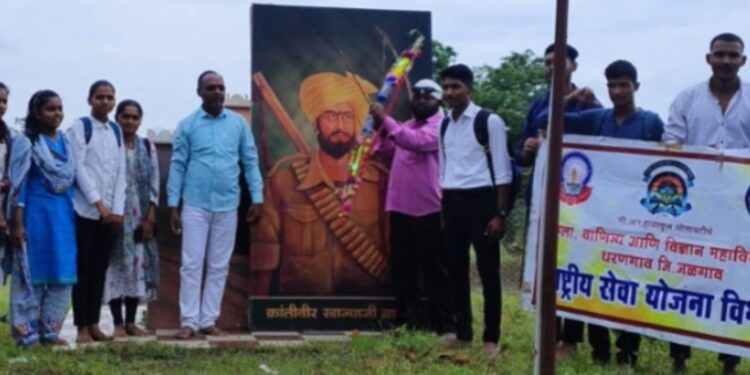 आदिवासींमुळे पर्यावरणाचे संतुलन राखण्यात मदत : प्रा. आर. एम.केंद्रे