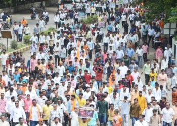 जळगाव जिल्ह्यात कडकडीत बंद ; सकल हिंदू समाजाचा आक्रोश मोर्चा