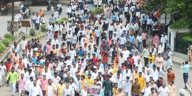 जळगाव जिल्ह्यात कडकडीत बंद ; सकल हिंदू समाजाचा आक्रोश मोर्चा