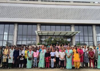 शिरसोली येथील बारी विद्यालयातील विद्यार्थिनींना  कॅन्सर प्रतिबंधात्मक मोफत लस